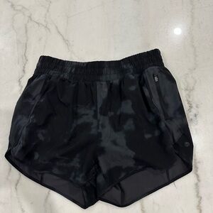 CRZ YOGA black Running Size M 8 euc Feathery-Fit Soft High Rise Lined
Short 3"